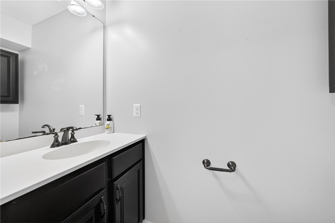 South Strabane, Pennsylvania 15301, United States, 4 Bedrooms Bedrooms, ,3 BathroomsBathrooms,Residential,Contingent,160910