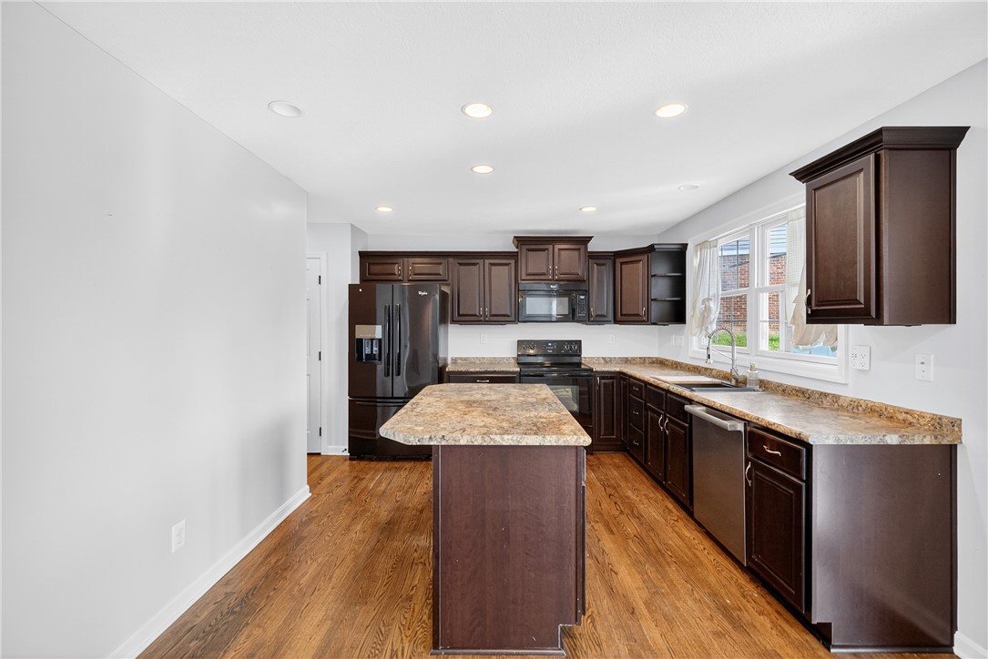 South Strabane, Pennsylvania 15301, United States, 4 Bedrooms Bedrooms, ,3 BathroomsBathrooms,Residential,Contingent,160910