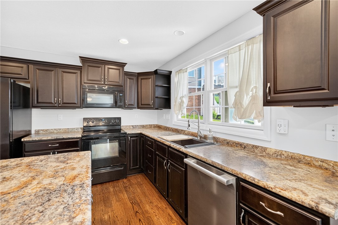 South Strabane, Pennsylvania 15301, United States, 4 Bedrooms Bedrooms, ,3 BathroomsBathrooms,Residential,Contingent,160910