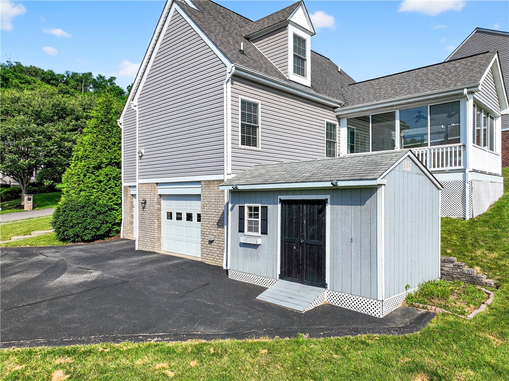 South Strabane, Pennsylvania 15301, United States, 4 Bedrooms Bedrooms, ,3 BathroomsBathrooms,Residential,Contingent,160910