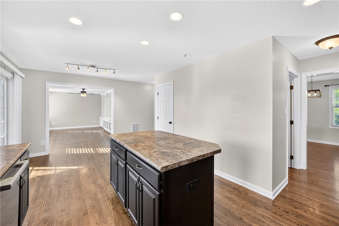 South Strabane, Pennsylvania 15301, United States, 4 Bedrooms Bedrooms, ,3 BathroomsBathrooms,Residential,Contingent,160910