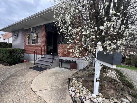 Photo of 602 Riverview Dr, Dravosburg, PA 15034 (MLS # 1745998)