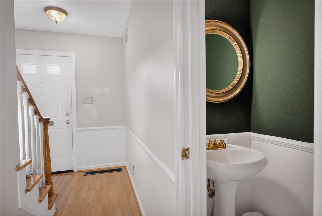 Scott Twp, Pennsylvania 15216, United States, 2 Bedrooms Bedrooms, ,2 BathroomsBathrooms,Residential,Active,254398