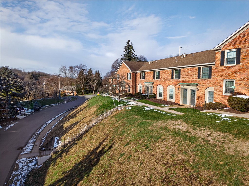 Scott Twp, Pennsylvania 15216, United States, 2 Bedrooms Bedrooms, ,2 BathroomsBathrooms,Residential,Active,254398