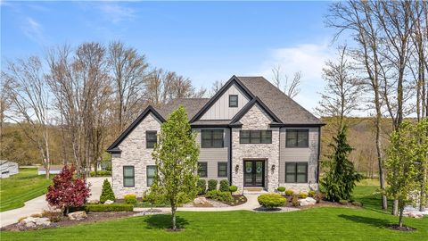 131 Woodford Dr Adams Twp PA 16033