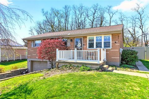 Photo of 48 W Glennis Dr, Greensburg, PA 15601 (MLS # 1747723)