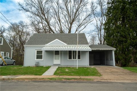 Photo of 127 Carroll St, Aliquippa, PA 15001 (MLS # 1746374)