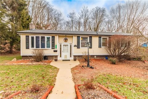 Photo of 716 Stauffer Ave, Scottdale, PA 15683 (MLS # 1735542)