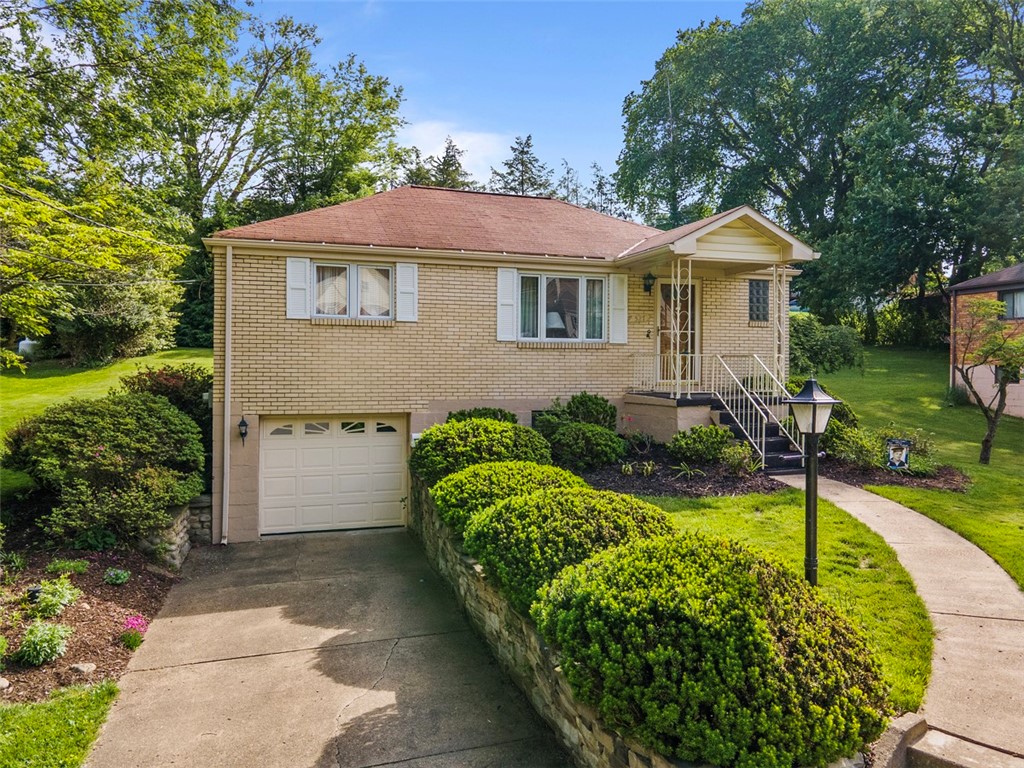 527 Glenrock Dr Dr, Bethel Park, Pennsylvania image 2