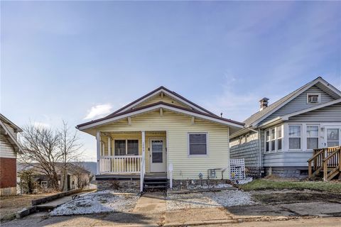 Photo of 1909 Freeport Rd, New Kensington, PA 15068 (MLS # 1736517)