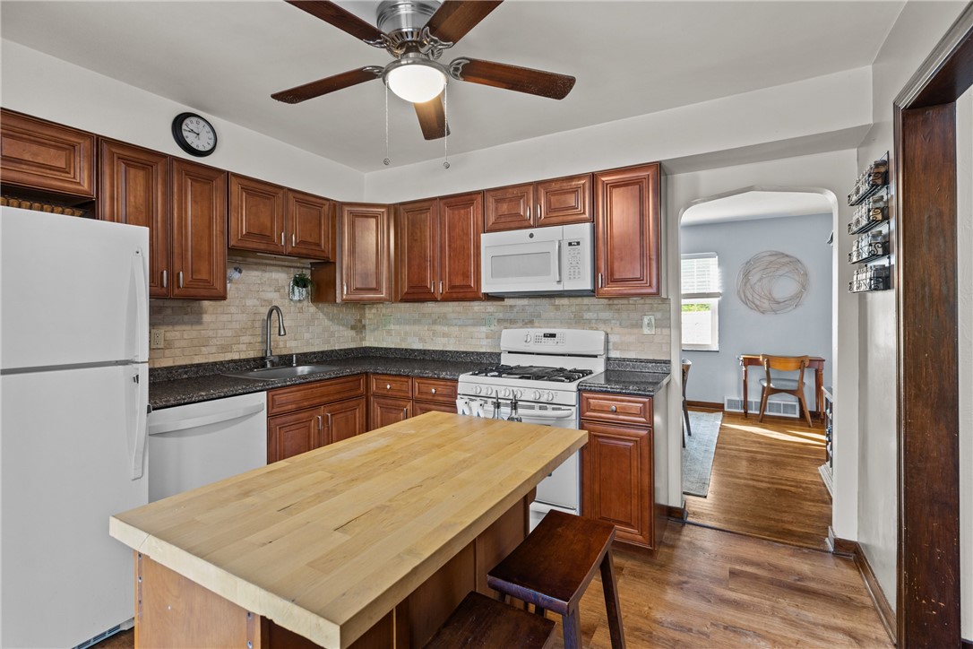 Ross Twp, Pennsylvania 15237, United States, 3 Bedrooms Bedrooms, ,3 BathroomsBathrooms,Residential,Contingent,207270