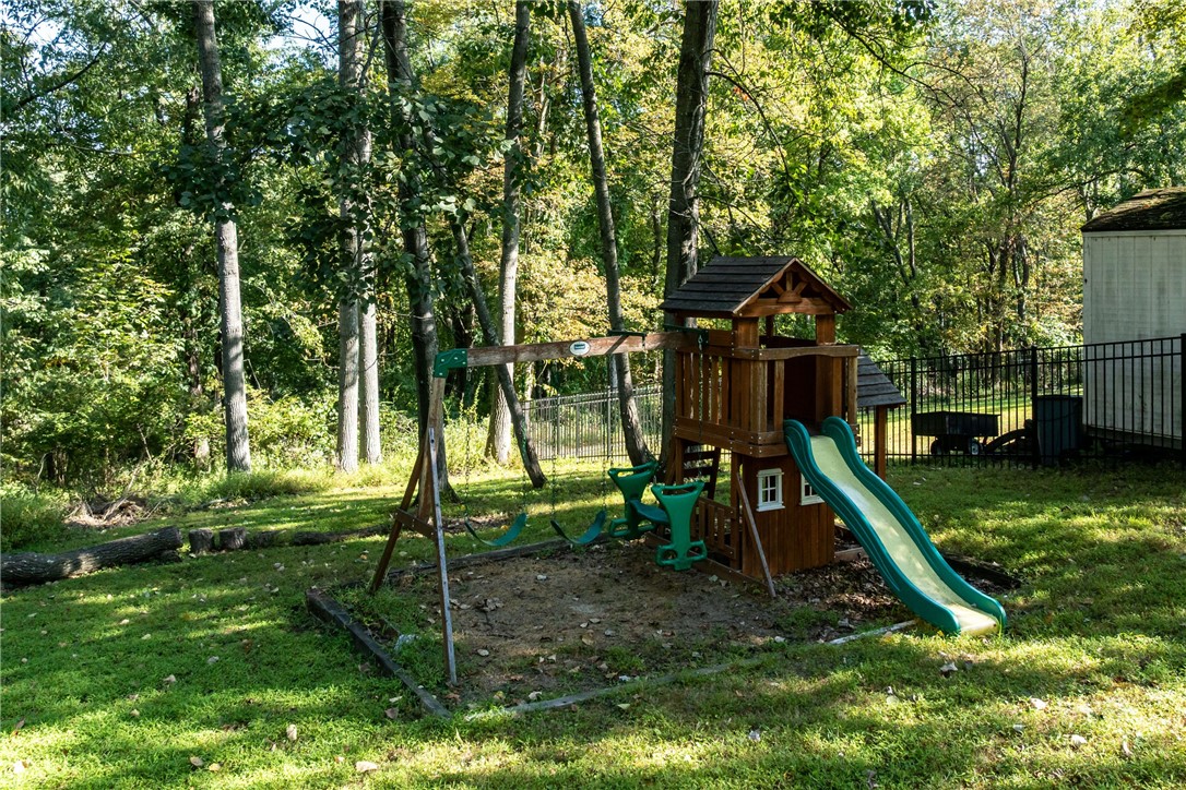 Ross Twp, Pennsylvania 15237, United States, 3 Bedrooms Bedrooms, ,3 BathroomsBathrooms,Residential,Contingent,207270