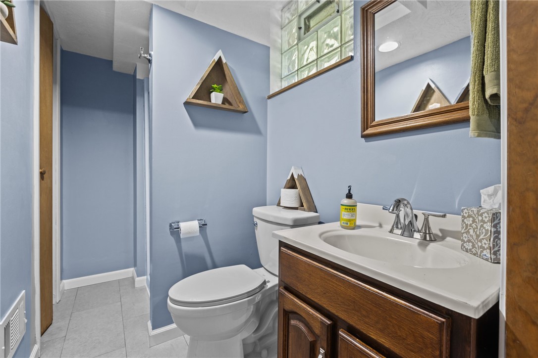 Ross Twp, Pennsylvania 15237, United States, 3 Bedrooms Bedrooms, ,3 BathroomsBathrooms,Residential,Contingent,207270