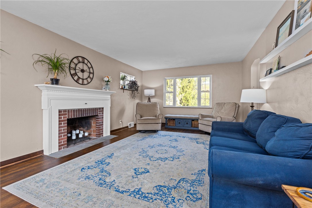 Ross Twp, Pennsylvania 15237, United States, 3 Bedrooms Bedrooms, ,3 BathroomsBathrooms,Residential,Contingent,207270