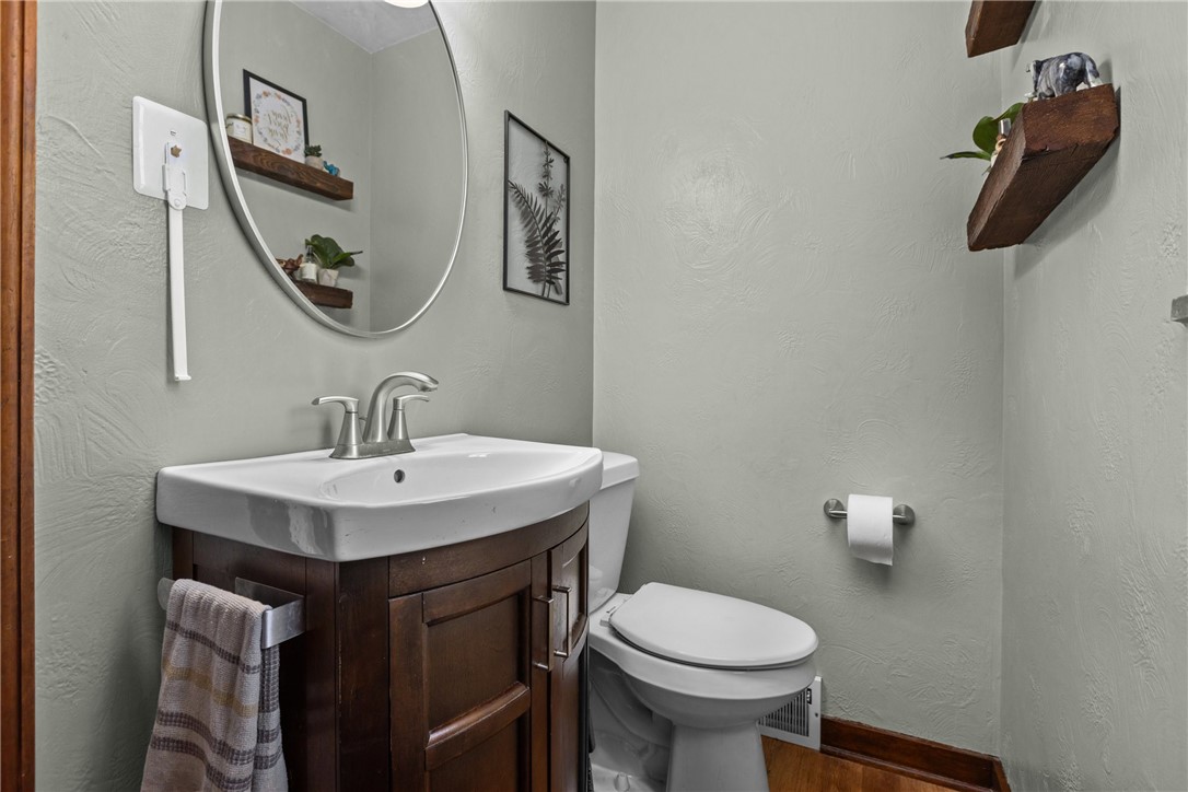 Ross Twp, Pennsylvania 15237, United States, 3 Bedrooms Bedrooms, ,3 BathroomsBathrooms,Residential,Contingent,207270