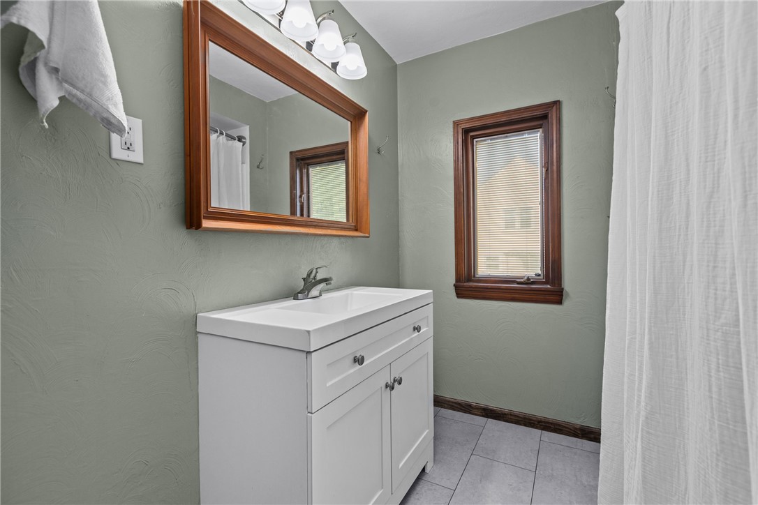 Ross Twp, Pennsylvania 15237, United States, 3 Bedrooms Bedrooms, ,3 BathroomsBathrooms,Residential,Contingent,207270