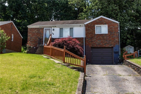 Photo of 29 Glenburn Dr, Pittsburgh, PA 15236 (MLS # 1759788)