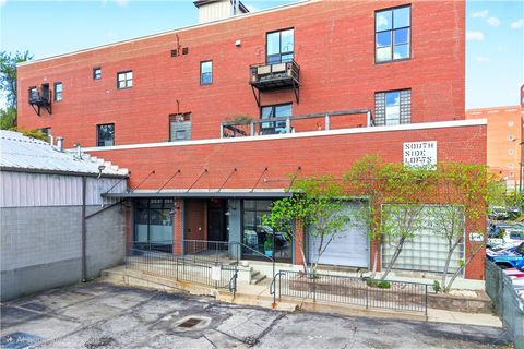 Photo of 2250 Mary St #315, Pittsburgh, PA 15203 (MLS # 1750097)