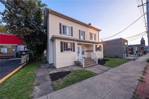 Photo of 427 Adams St #3, Rochester, PA 15074 (MLS # 1749598)