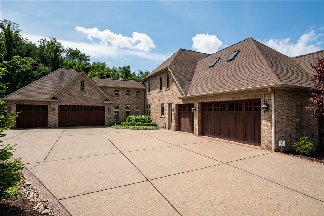 3005 Whispering Creek Dr