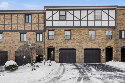 711 Newton Square Moon/Crescent Twp PA 15108