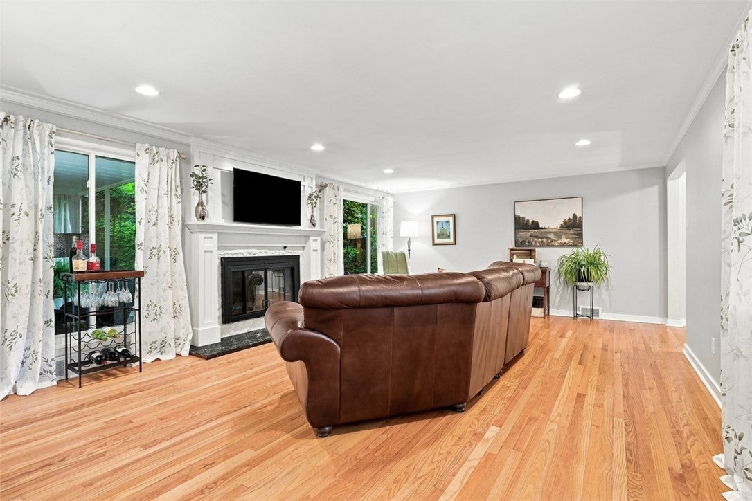 127 Brookside Blvd