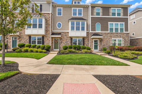 Townhouse For Sale - 822 Theda Dori St<br/> Cranberry Twp, PA 16066