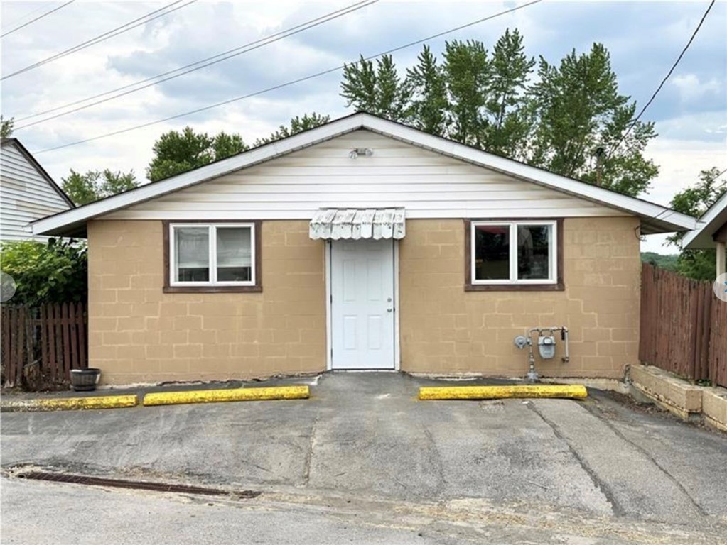 Photo 1 of 12 — 152 Freeport Rd C, Summit Twp, PA 16002
