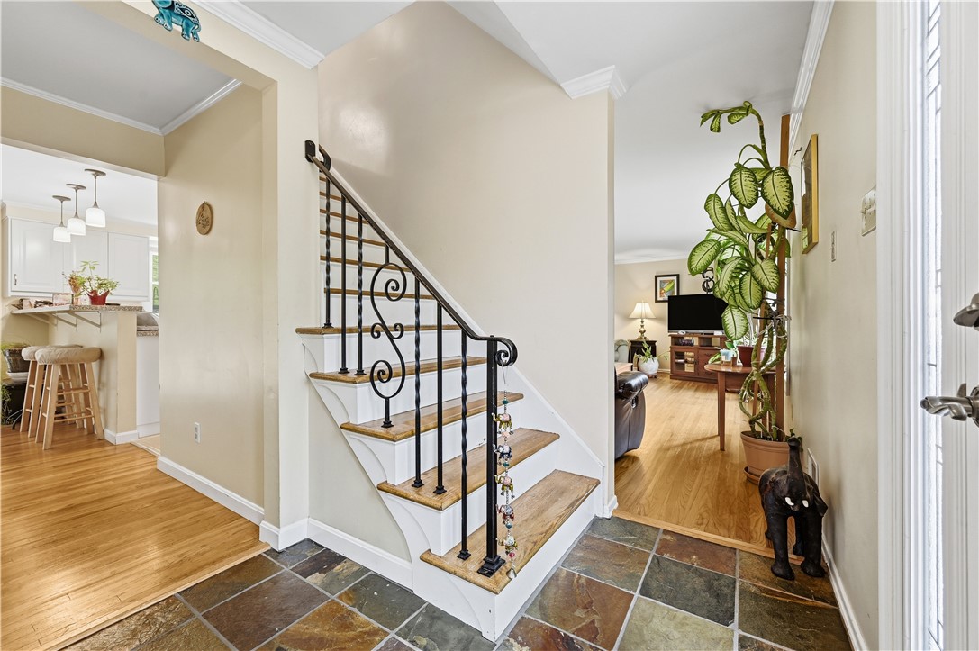 102 Evandale Dr