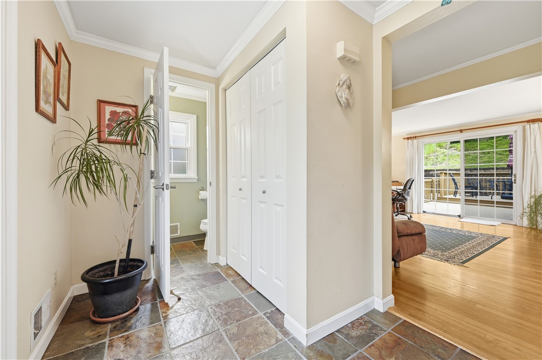 102 Evandale Dr
