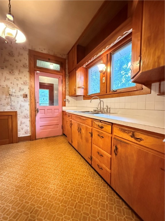 Pymatuning Twp, Pennsylvania 16154, United States, 4 Bedrooms Bedrooms, ,2 BathroomsBathrooms,Residential,Active,241796