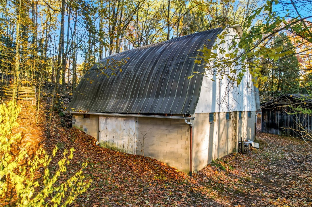 Pymatuning Twp, Pennsylvania 16154, United States, 4 Bedrooms Bedrooms, ,2 BathroomsBathrooms,Residential,Active,241796