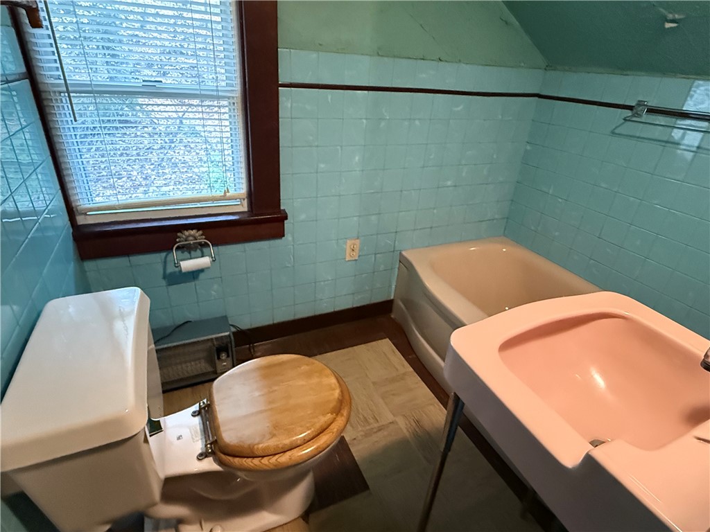 Pymatuning Twp, Pennsylvania 16154, United States, 4 Bedrooms Bedrooms, ,2 BathroomsBathrooms,Residential,Active,241796