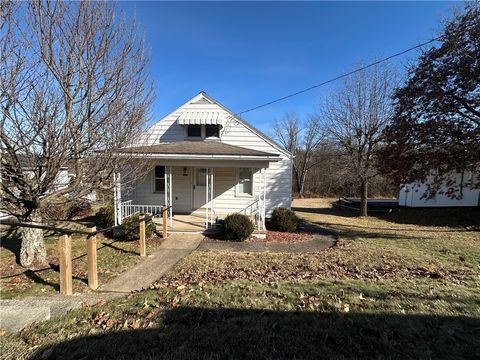 Photo of 215 Richmond St, Loyalhanna, PA 15661 (MLS # 1738158)