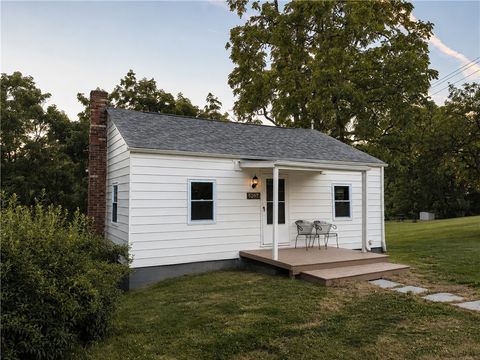 Photo of 5207 Richland Rd, Gibsonia, PA 15044 (MLS # 1761930)
