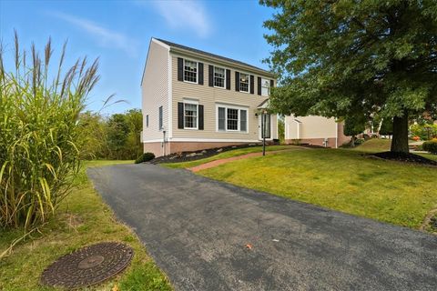 Photo of 322 Bridlewood Ct, Canonsburg, PA 15317 (MLS # 1725787)