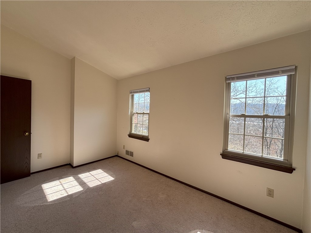 Murrysville, Pennsylvania 15668, United States, 2 Bedrooms Bedrooms, ,2 BathroomsBathrooms,Residential,Active,90614