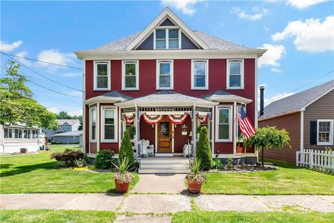 Photo of 1004 Market St, Beaver, PA 15009 (MLS # 1761342)