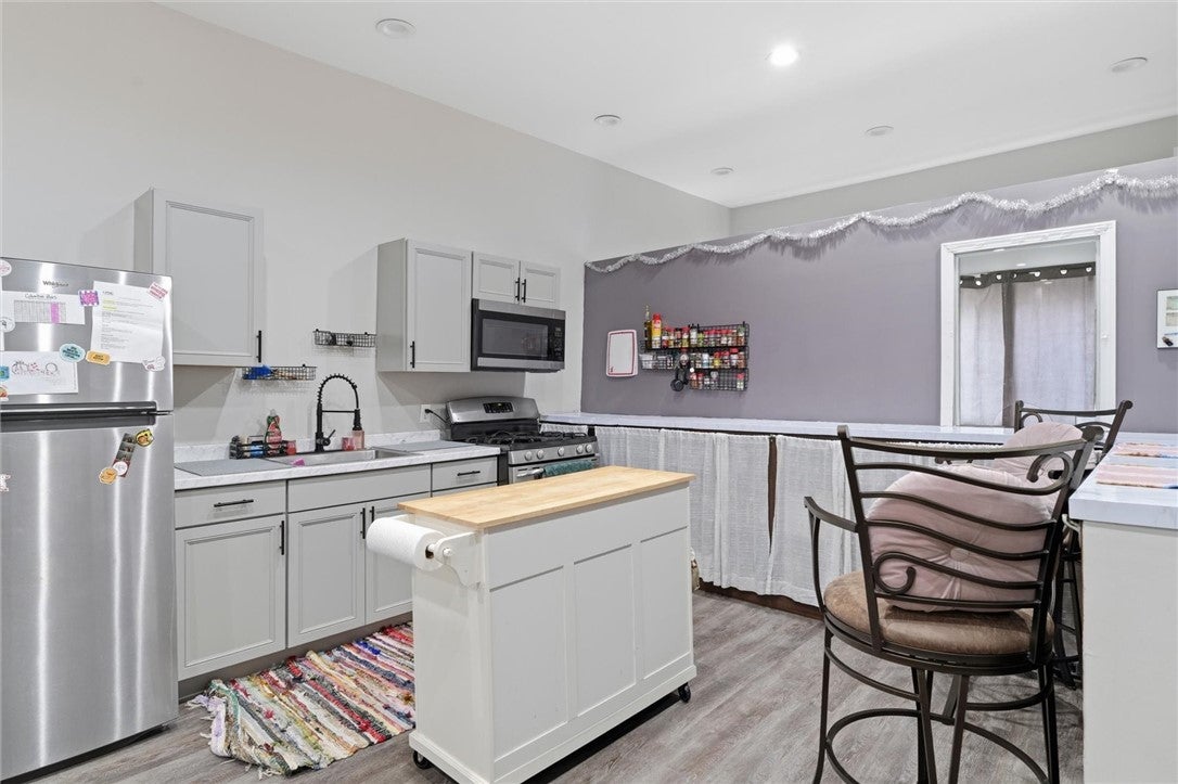 753 Chartiers Ave