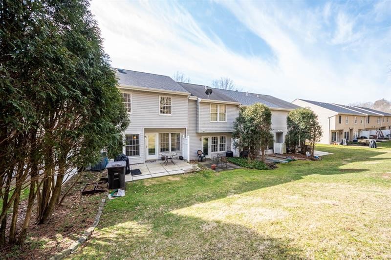 219 Commons Drive, Oakmont, Pennsylvania image 2