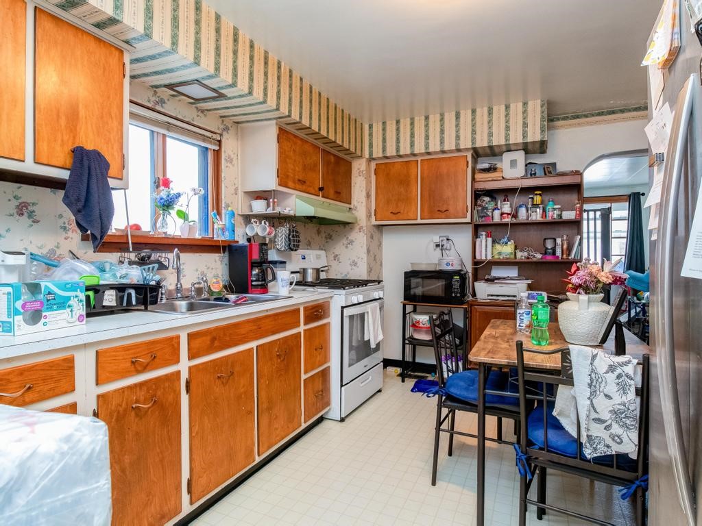 115/117 W Midland Ave