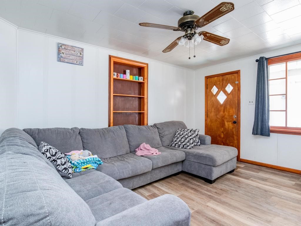 115/117 W Midland Ave