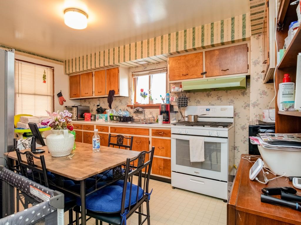 115/117 W Midland Ave