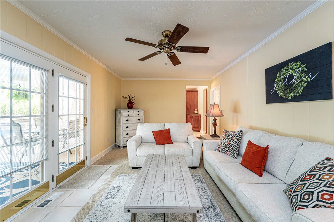 Hempfield Twp, Pennsylvania 15601, United States, 5 Bedrooms Bedrooms, ,3 BathroomsBathrooms,Residential,Pending,204355