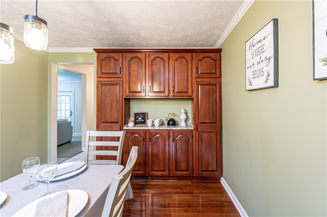 Hempfield Twp, Pennsylvania 15601, United States, 5 Bedrooms Bedrooms, ,3 BathroomsBathrooms,Residential,Pending,204355