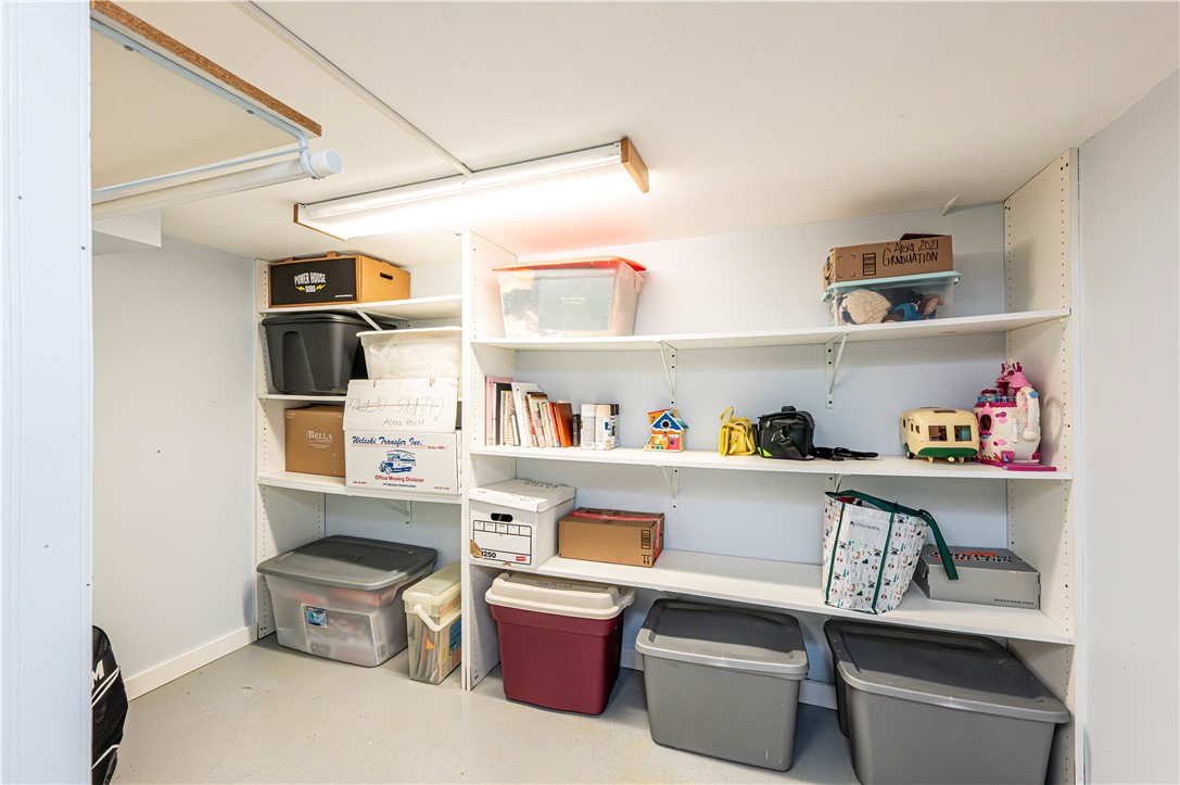 Hempfield Twp, Pennsylvania 15601, United States, 5 Bedrooms Bedrooms, ,3 BathroomsBathrooms,Residential,Pending,204355