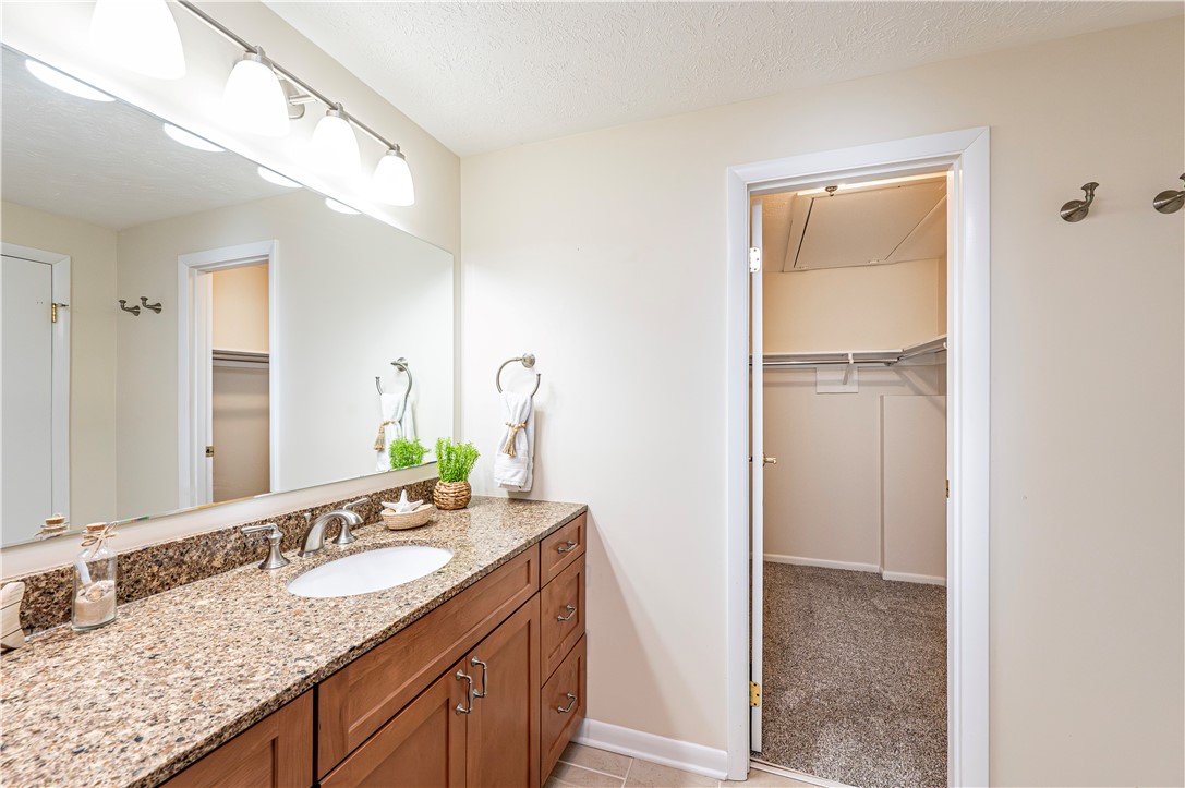 Hempfield Twp, Pennsylvania 15601, United States, 5 Bedrooms Bedrooms, ,3 BathroomsBathrooms,Residential,Pending,204355