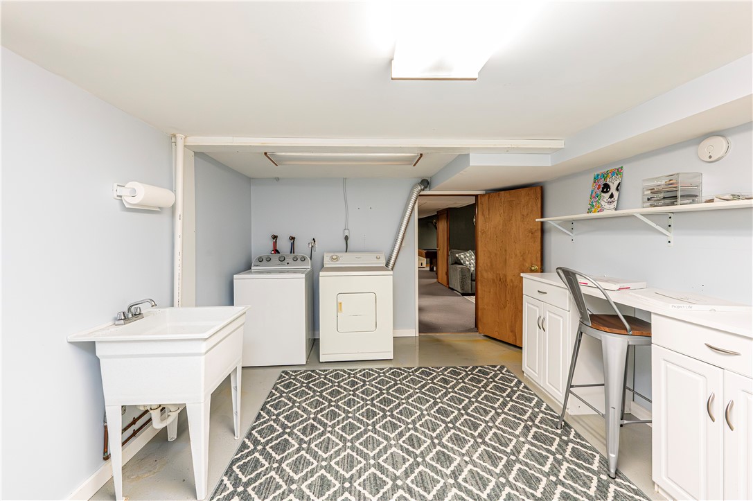 Hempfield Twp, Pennsylvania 15601, United States, 5 Bedrooms Bedrooms, ,3 BathroomsBathrooms,Residential,Pending,204355