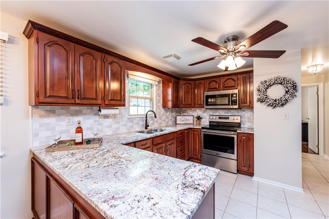 Hempfield Twp, Pennsylvania 15601, United States, 5 Bedrooms Bedrooms, ,3 BathroomsBathrooms,Residential,Pending,204355