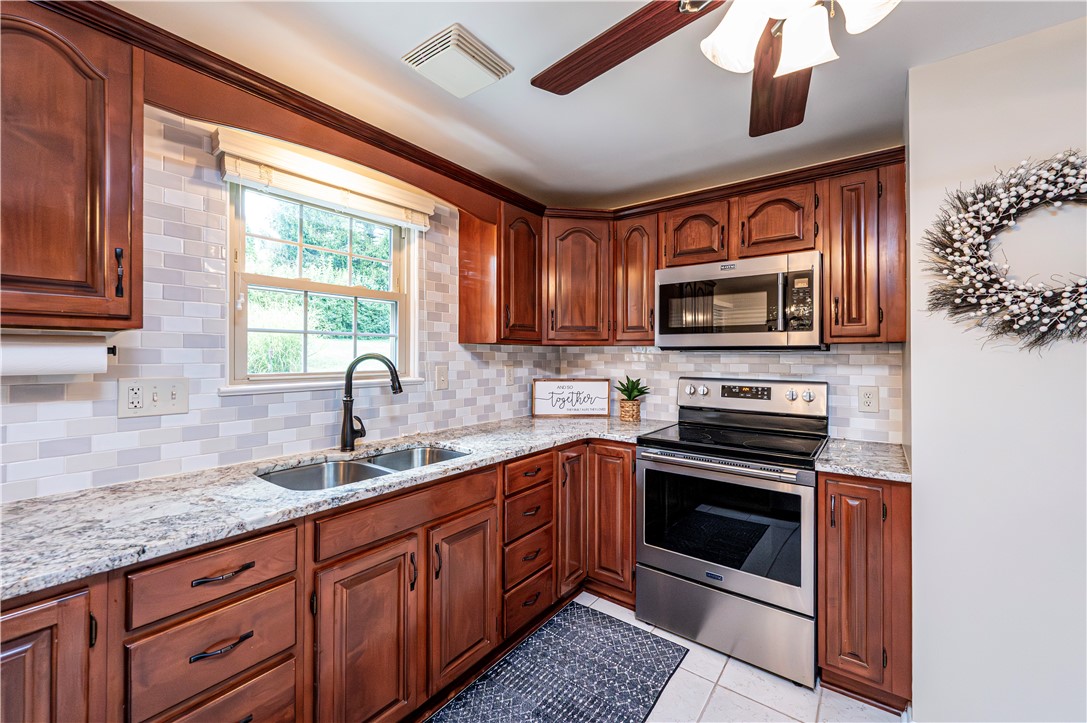 Hempfield Twp, Pennsylvania 15601, United States, 5 Bedrooms Bedrooms, ,3 BathroomsBathrooms,Residential,Pending,204355